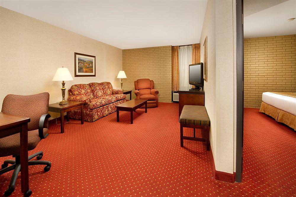 Drury Inn & Suites Charlotte University Place Exterior photo