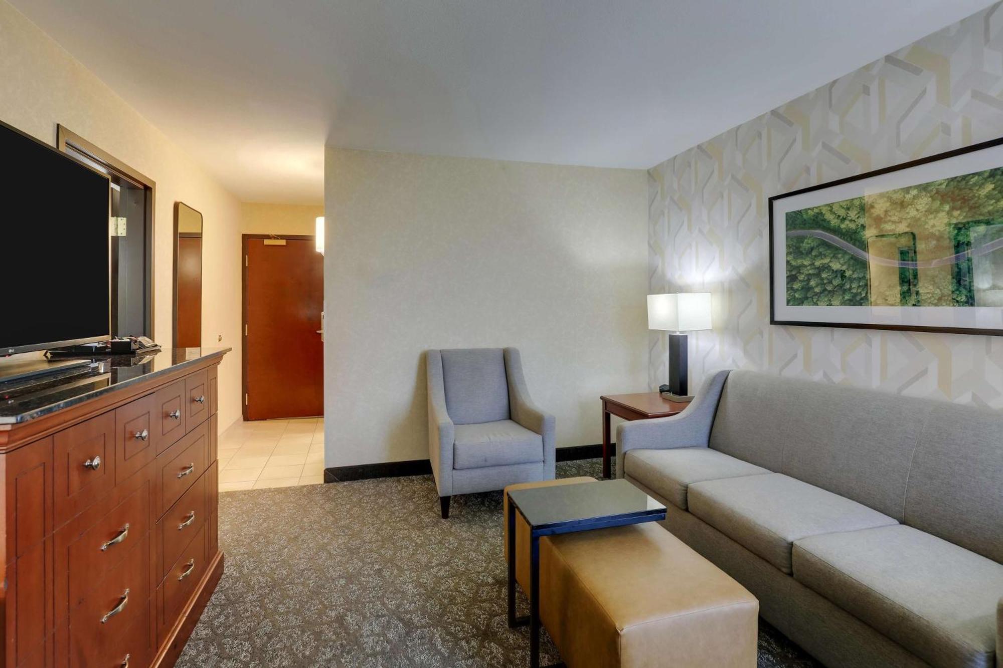 Drury Inn & Suites Charlotte University Place Exterior photo