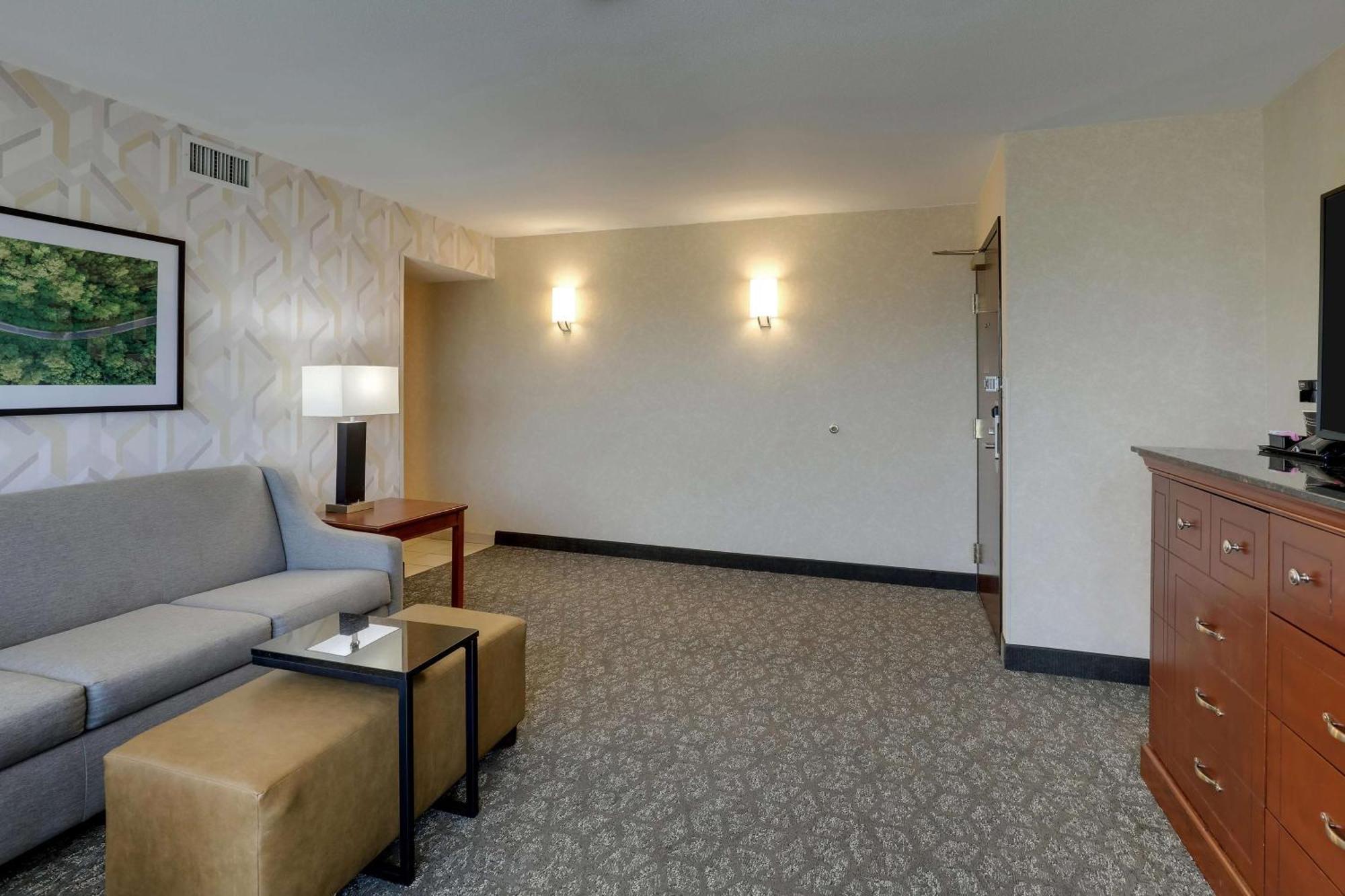 Drury Inn & Suites Charlotte University Place Exterior photo