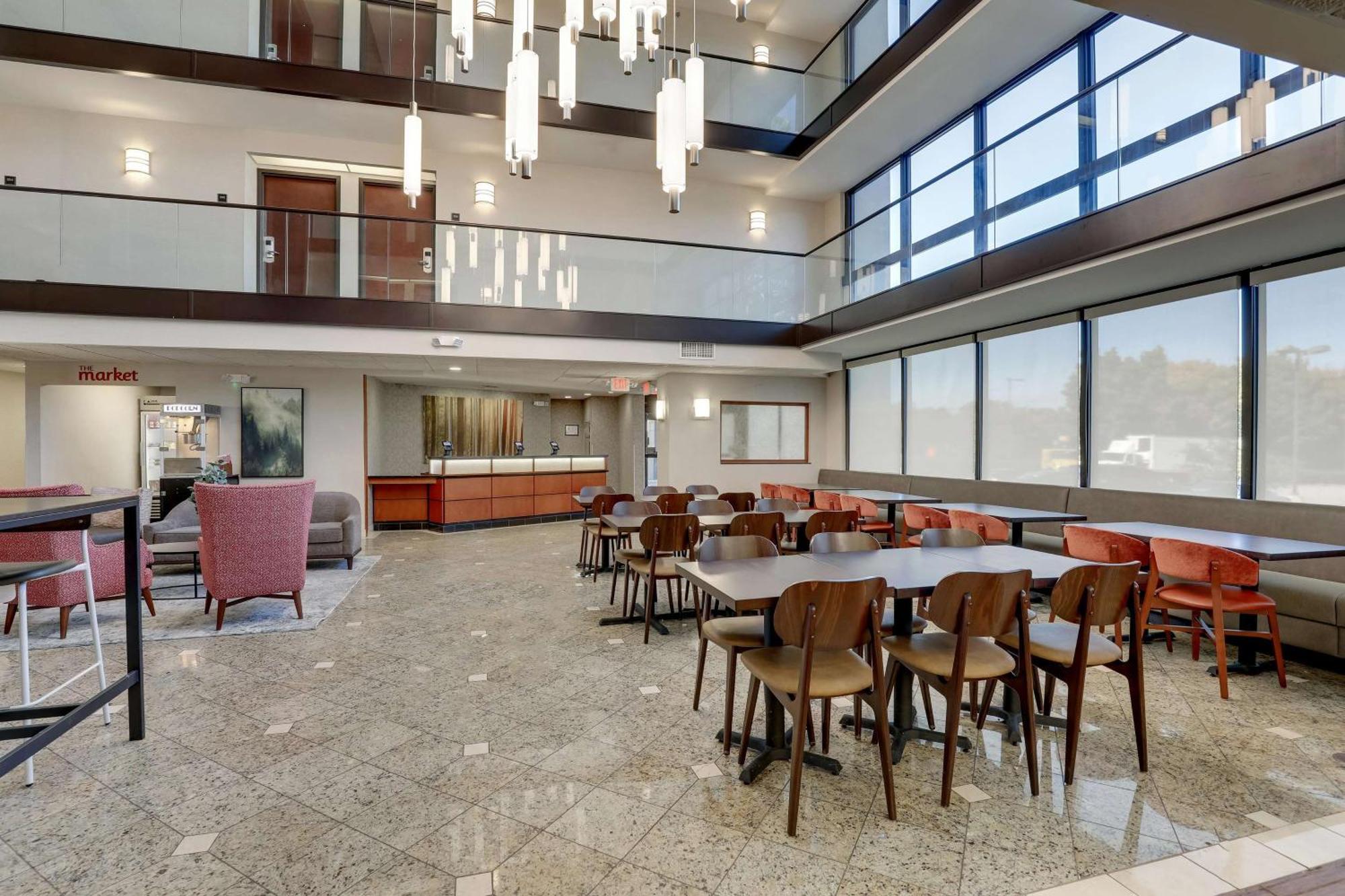 Drury Inn & Suites Charlotte University Place Exterior photo